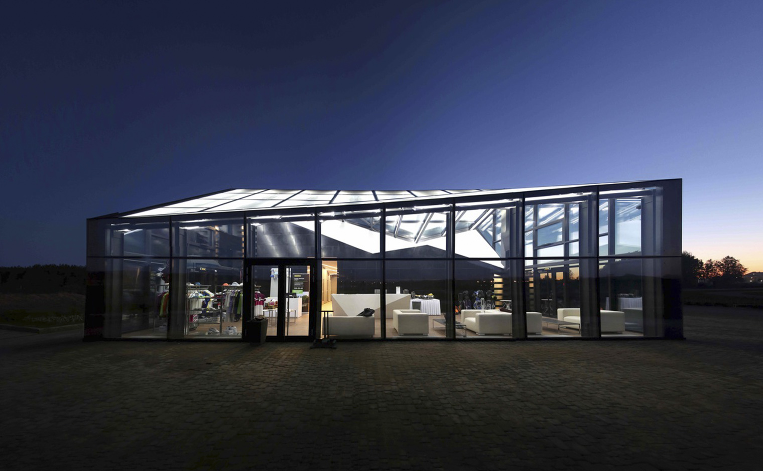 Установка стекла в гольф-клубе