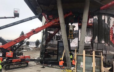 Монтаж  крупногабаритного стекла